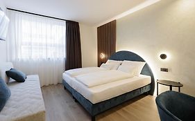Naomi Rooms